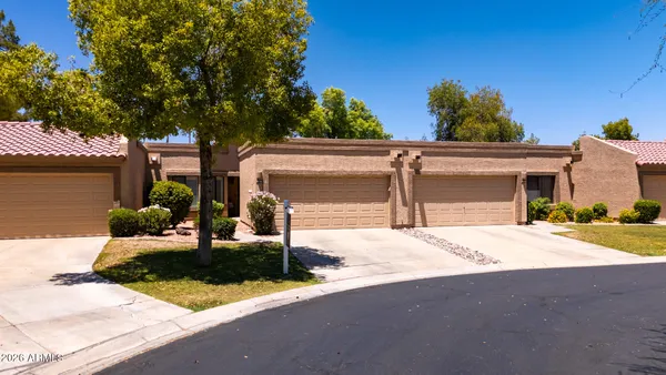 Property Slideshow image 2 of 28 | 9716 w tonto ln, Peoria, AZ, 85382
