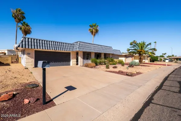 Property Slideshow image 2 of 42 | 10706 w pinion ln, Sun City, AZ, 85373