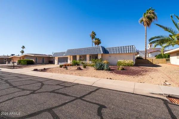 Property Slideshow image 3 of 42 | 10706 w pinion ln, Sun City, AZ, 85373