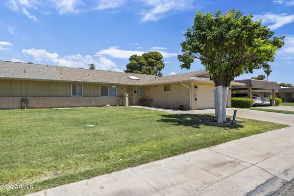 Property Slideshow image 3 of 31 | 9806 n balboa dr, Sun City, AZ, 85351