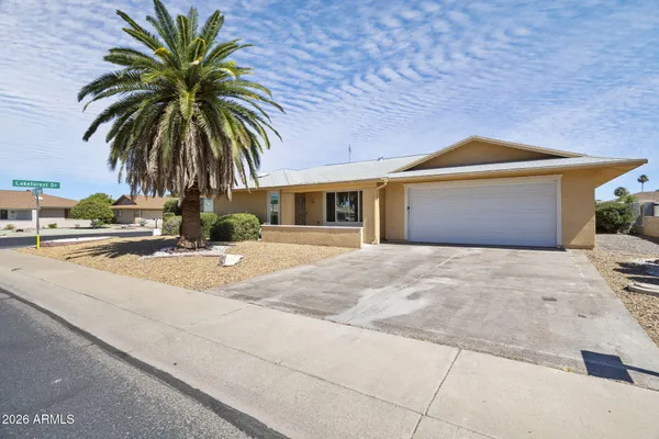 Property Slideshow image 2 of 33 | 10134 w signal butte cir, Sun City, AZ, 85373