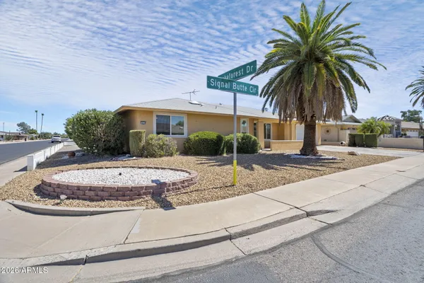 Property Slideshow image 3 of 33 | 10134 w signal butte cir, Sun City, AZ, 85373