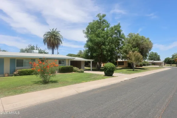 Property Slideshow image 3 of 29 | 10222 w snead cir, Sun City, AZ, 85351