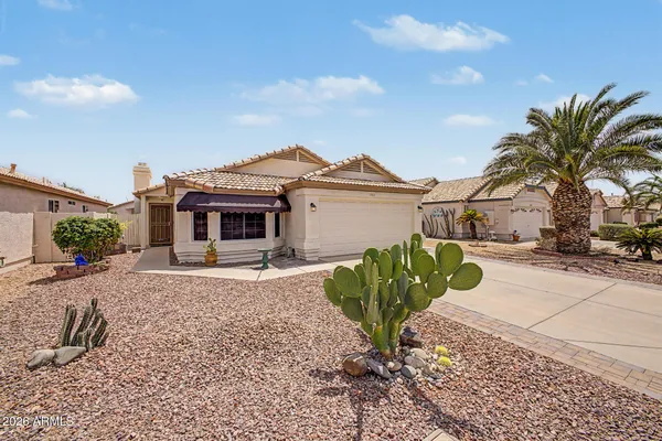 Property Slideshow image 2 of 32 | 10851 w beaubien dr, Peoria, AZ, 85373