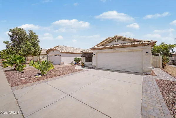 Property Slideshow image 3 of 32 | 10851 w beaubien dr, Peoria, AZ, 85373