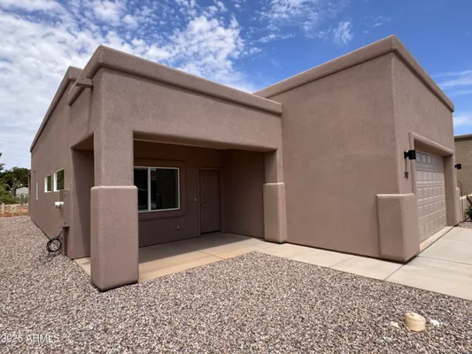 Property Slideshow image 2 of 42 | 742 s meadowood ln, Sierra Vista, AZ, 85635