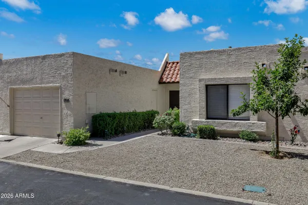 Property Slideshow image 2 of 33 | 620 s privet way, Mesa, AZ, 85208