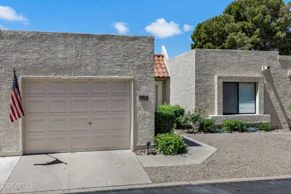 Property Slideshow image 3 of 33 | 620 s privet way, Mesa, AZ, 85208