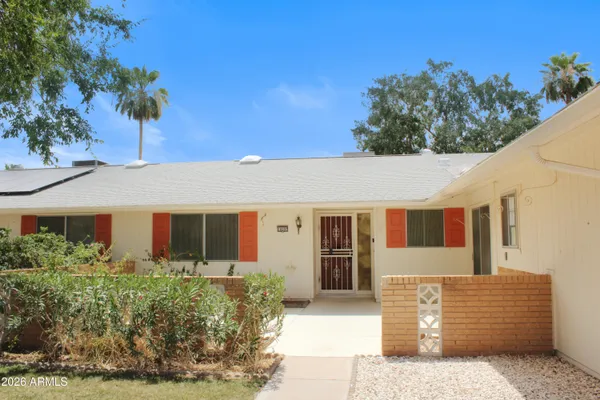 Property Slideshow image 3 of 35 | 10207 w kingswood cir, Sun City, AZ, 85351