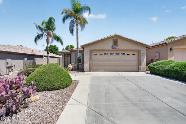 Property Slideshow image 3 of 36 | 10798 w chisholm dr, Peoria, AZ, 85373