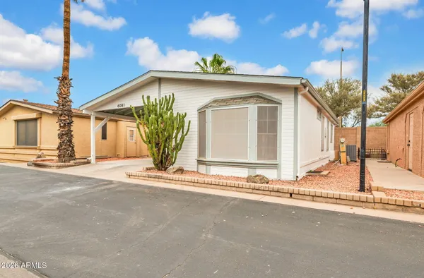 Property Slideshow image 2 of 24 | 6081 s oakmont dr, Chandler, AZ, 85249