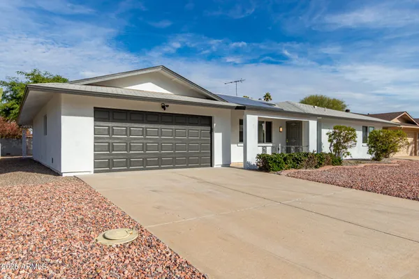 Property Slideshow image 2 of 21 | 9830 w evergreen dr, Sun City, AZ, 85373