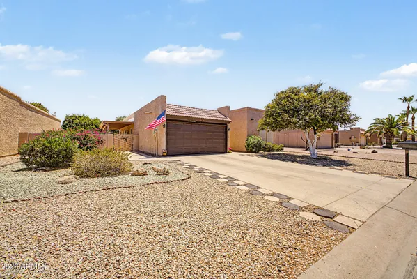 Property Slideshow image 2 of 24 | 26423 s snead dr, Sun Lakes, AZ, 85248