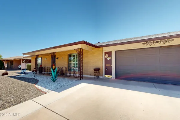 Property Slideshow image 3 of 59 | 10821 w roundelay cir, Sun City, AZ, 85351