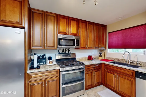 Property Slideshow image 2 of 59 | 10821 w roundelay cir, Sun City, AZ, 85351