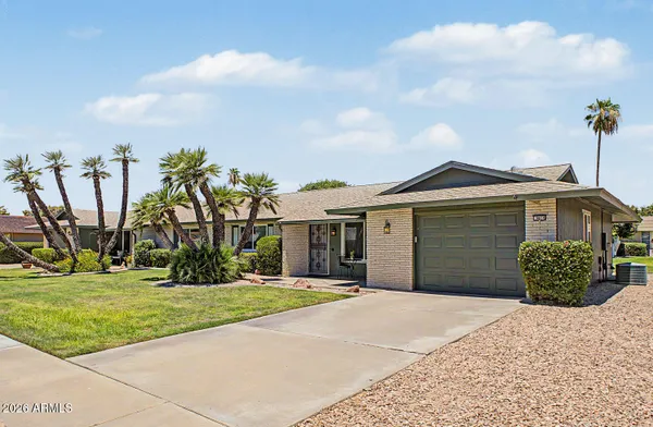 Property Slideshow image 2 of 26 | 9618 w long hills dr, Sun City, AZ, 85351