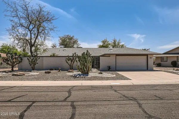 Property Slideshow image 2 of 31 | 12535 w skyview dr, Sun City West, AZ, 85375