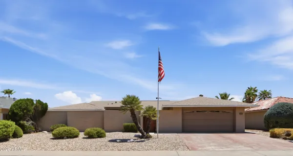 Property Slideshow image 2 of 41 | 9627 w lindgren ave, Sun City, AZ, 85373