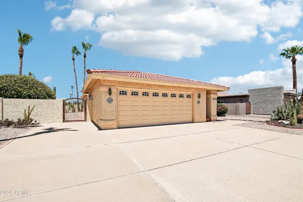 Property Slideshow image 2 of 41 | 25850 s foxglenn dr, Sun Lakes, AZ, 85248
