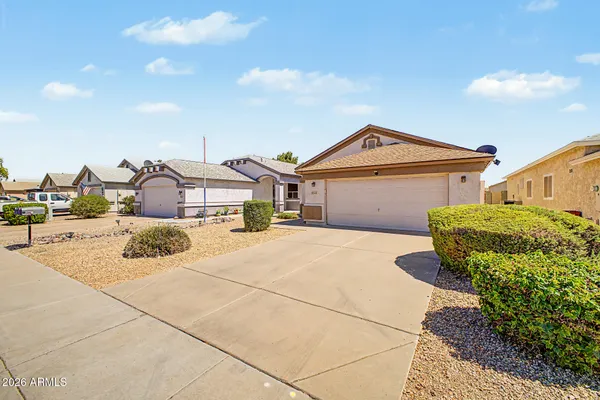 Property Slideshow image 3 of 35 | 9733 w mountain view rd, Peoria, AZ, 85345