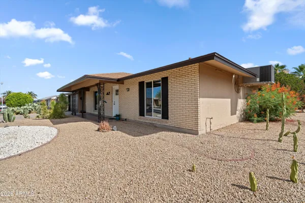 Property Slideshow image 2 of 25 | 11144 w cameo dr, Sun City, AZ, 85351