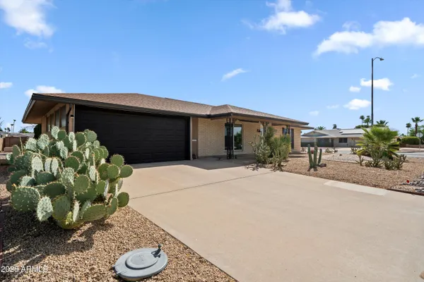 Property Slideshow image 3 of 25 | 11144 w cameo dr, Sun City, AZ, 85351