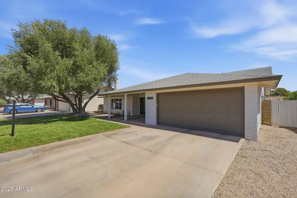 Property Slideshow image 2 of 60 | 4234 e winnetka dr, Phoenix, AZ, 85044