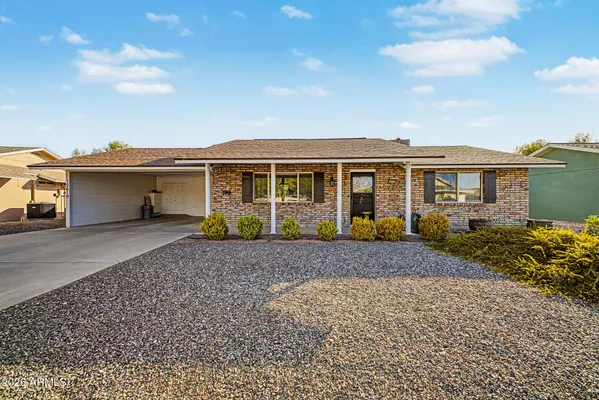 Property Slideshow image 2 of 34 | 10619 w salem dr, Sun City, AZ, 85351
