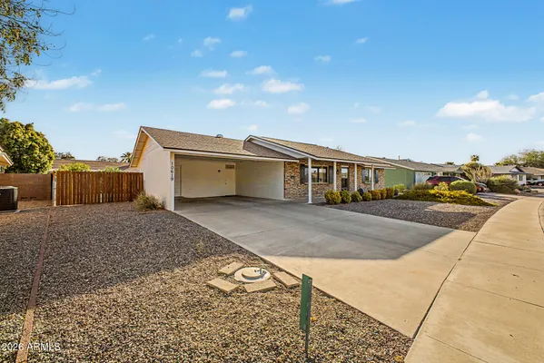 Property Slideshow image 3 of 34 | 10619 w salem dr, Sun City, AZ, 85351