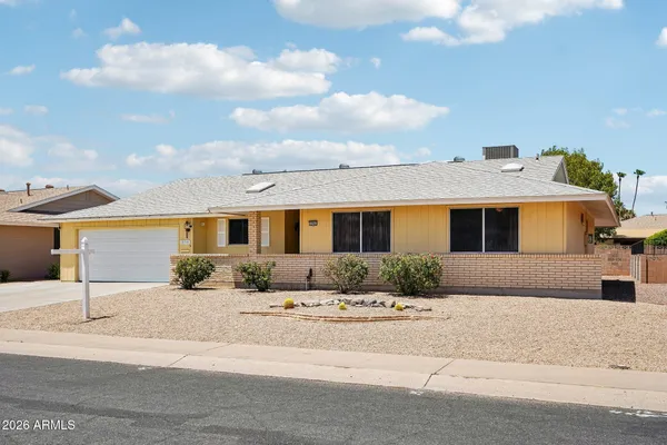 Property Slideshow image 3 of 46 | 10941 w roundelay cir, Sun City, AZ, 85351