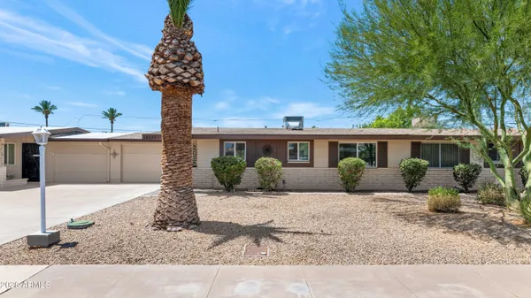 Property Slideshow image 2 of 36 | 10433 w oakmont dr, Sun City, AZ, 85351