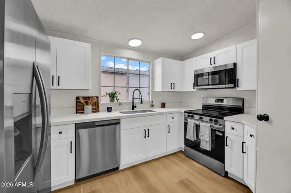 Property Slideshow image 3 of 24 | 6081 s oakmont dr, Chandler, AZ, 85249