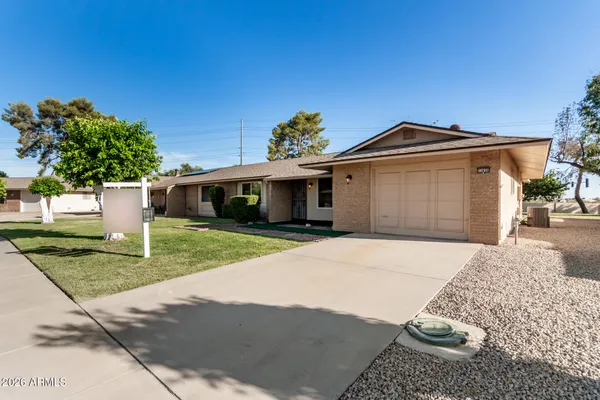 Property Slideshow image 2 of 24 | 11035 w tonada dr, Sun City, AZ, 85351