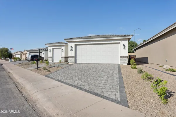 Property Slideshow image 2 of 28 | 2301 n shannon way, Mesa, AZ, 85215
