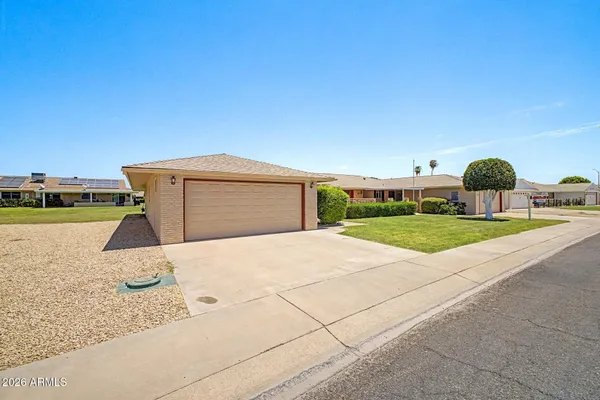 Property Slideshow image 3 of 31 | 10608 w el capitan cir, Sun City, AZ, 85351