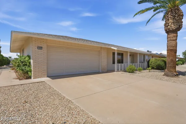 Property Slideshow image 2 of 32 | 10802 w hutton dr, Sun City, AZ, 85351