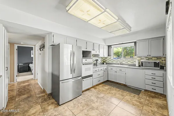 Property Slideshow image 2 of 62 | 10262 w snead cir, Sun City, AZ, 85351