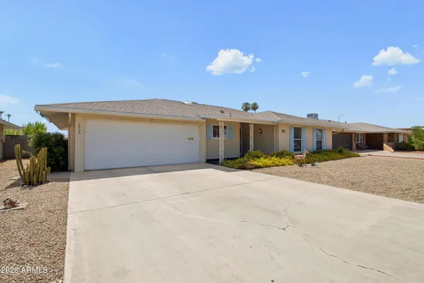Property Slideshow image 2 of 40 | 10906 w roundelay cir, Sun City, AZ, 85351