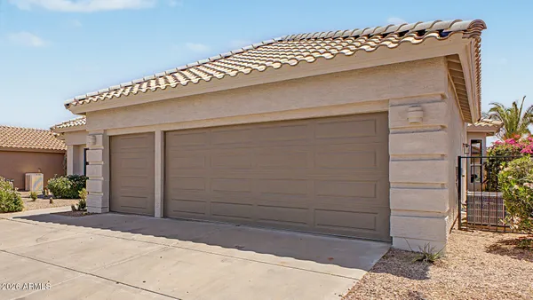 Property Slideshow image 3 of 45 | 24733 s saddletree dr, Sun Lakes, AZ, 85248