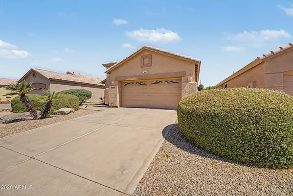Property Slideshow image 3 of 30 | 9046 w escuda dr, Peoria, AZ, 85382