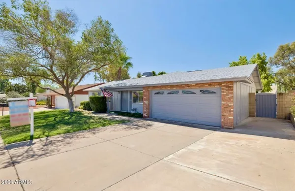Property Slideshow image 2 of 32 | 11810 s coconino st, Phoenix, AZ, 85044