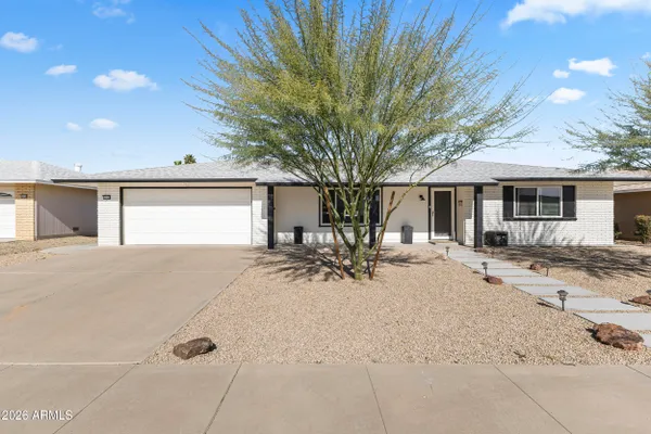 Property Slideshow image 2 of 37 | 10132 w oak ridge dr, Sun City, AZ, 85351