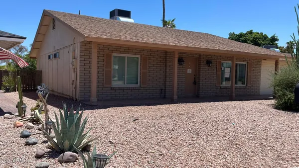Property Slideshow image 2 of 24 | 11233 s tomah st, Phoenix, AZ, 85044