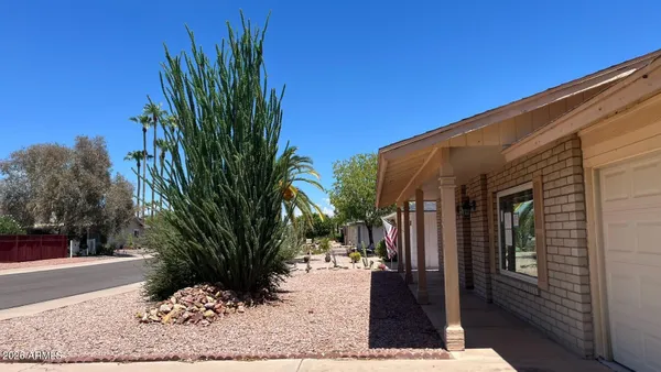 Property Slideshow image 3 of 24 | 11233 s tomah st, Phoenix, AZ, 85044