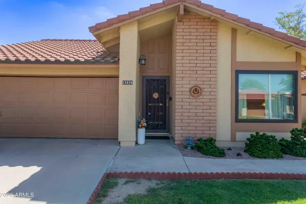 Property Slideshow image 3 of 28 | 12326 s shoshoni dr, Phoenix, AZ, 85044