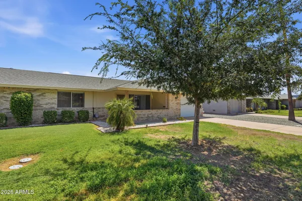 Property Slideshow image 2 of 30 | 10819 w cameo dr, Sun City, AZ, 85351