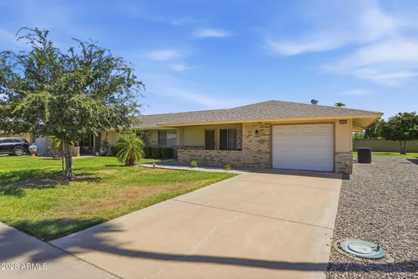 Property Slideshow image 3 of 30 | 10819 w cameo dr, Sun City, AZ, 85351