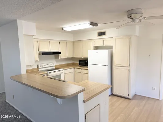 Property Slideshow image 3 of 47 | 7904 e flossmoor ave, Mesa, AZ, 85208