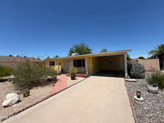 Property Slideshow image 2 of 27 | 2354 e betty elyse ln, Phoenix, AZ, 85022