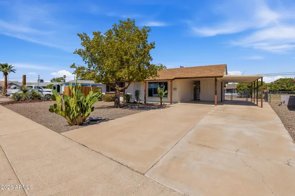 Property Slideshow image 3 of 57 | 11042 w canterbury dr, Sun City, AZ, 85351